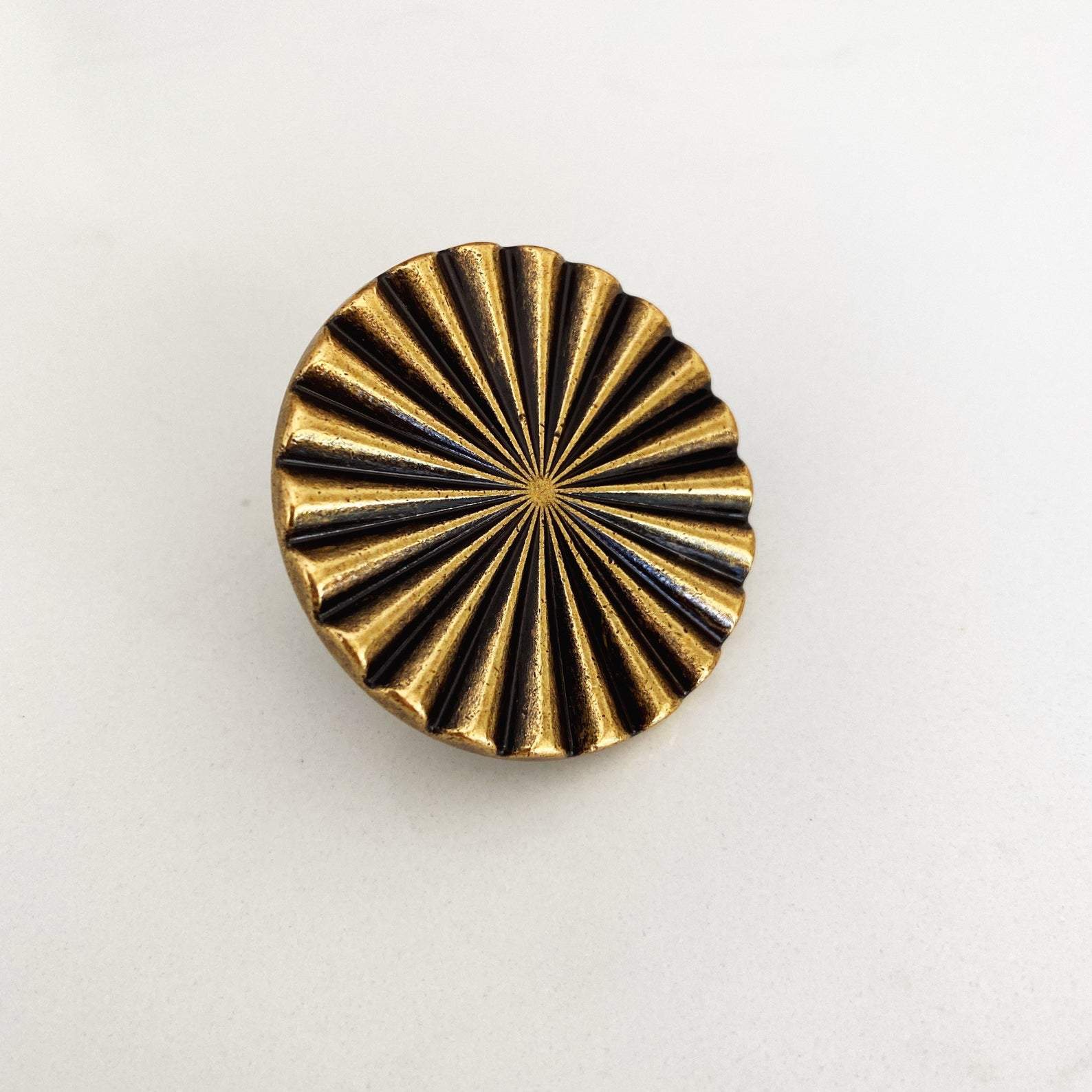 Reeded Antique Brass "Daisy" Round Cabinet Knob | Pulls