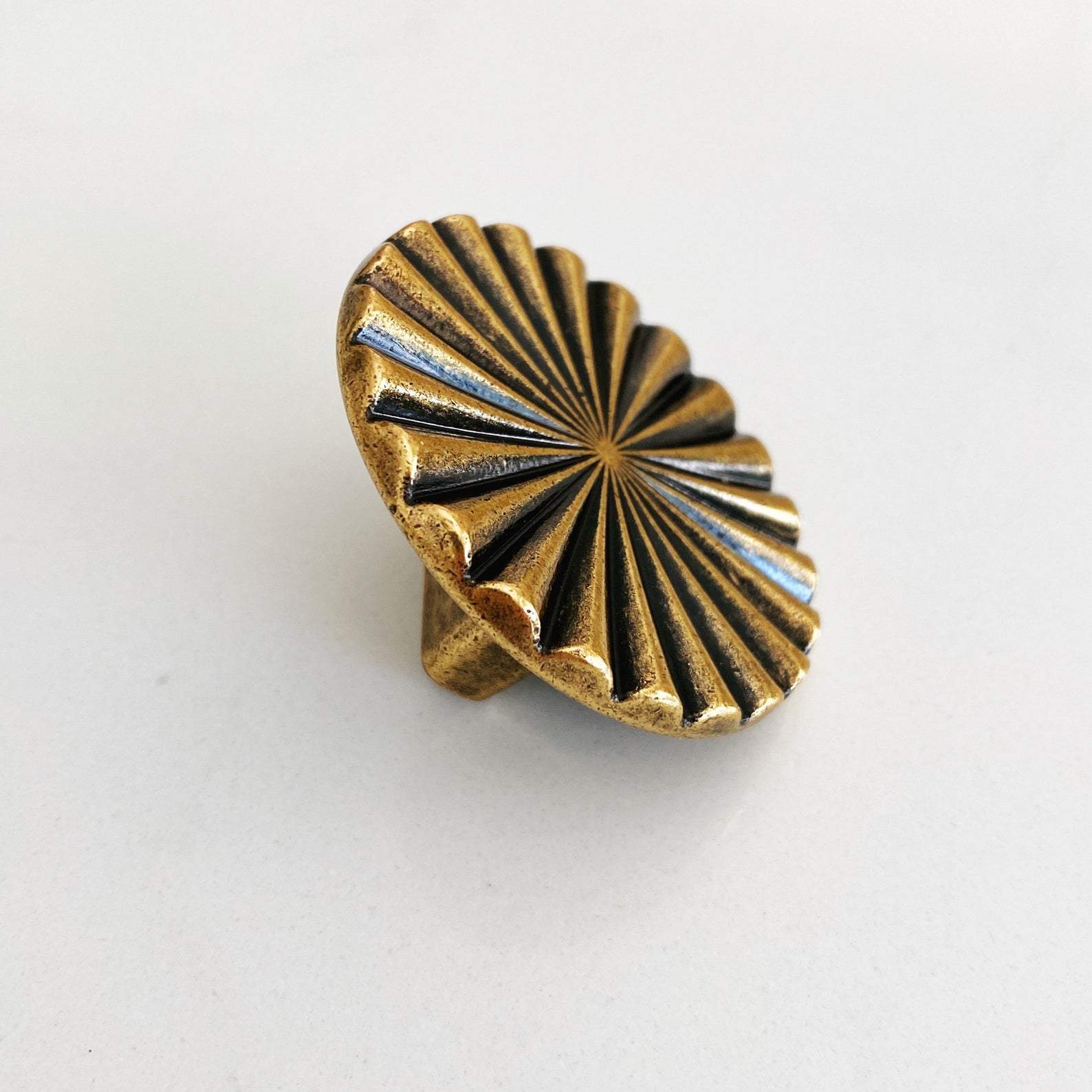 Reeded Antique Brass "Daisy" Round Cabinet Knob | Pulls